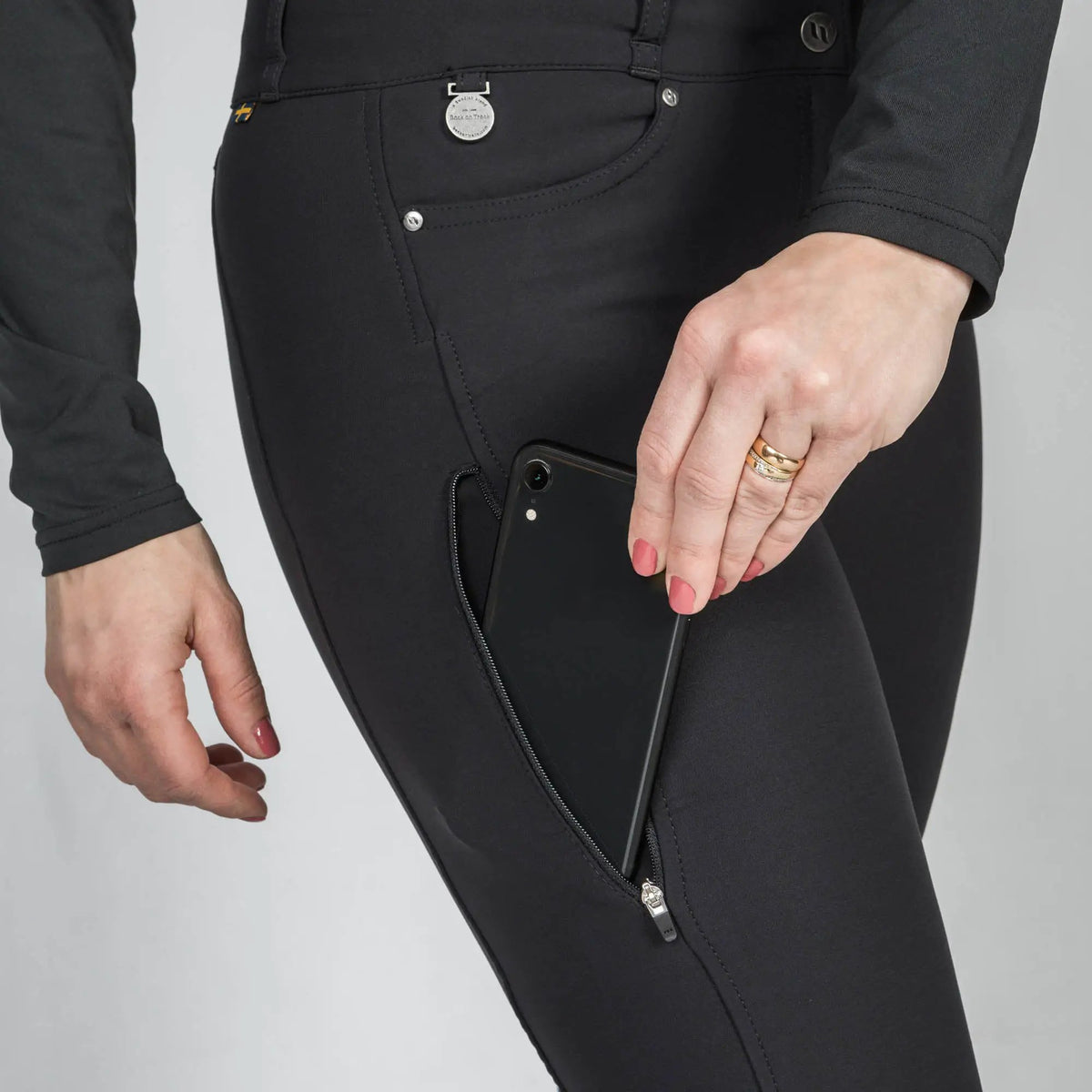 Back on Track Reithose JULIA Full Grip, schwarz - IQ Horse