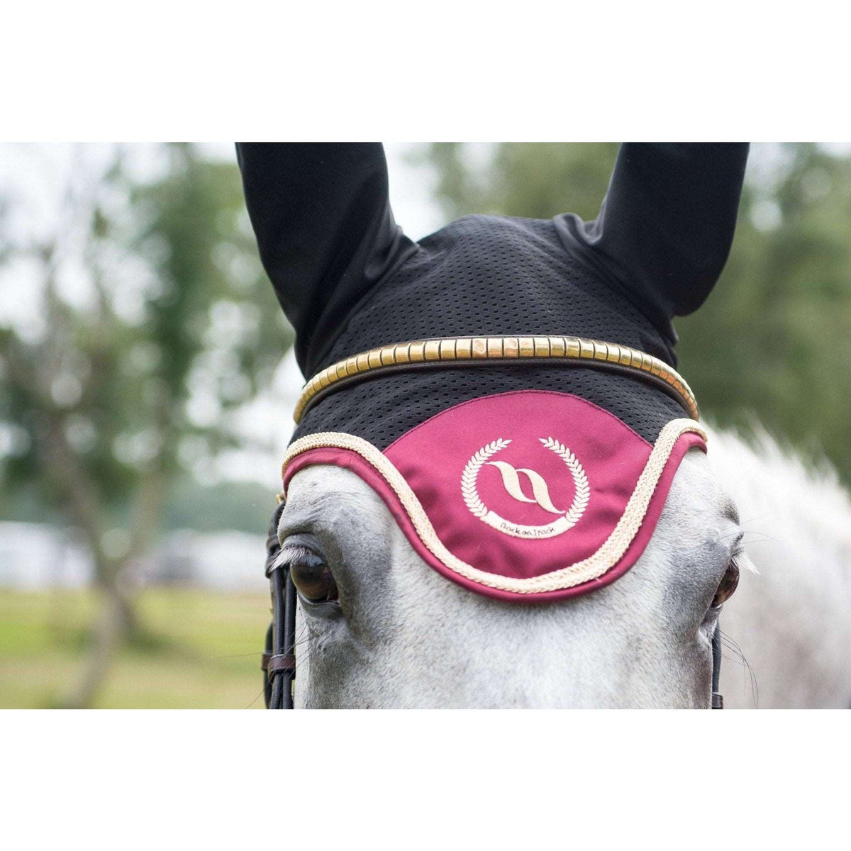 Back on Track Nights Collection Fliegenhaube, Dunkelrot - IQ Horse