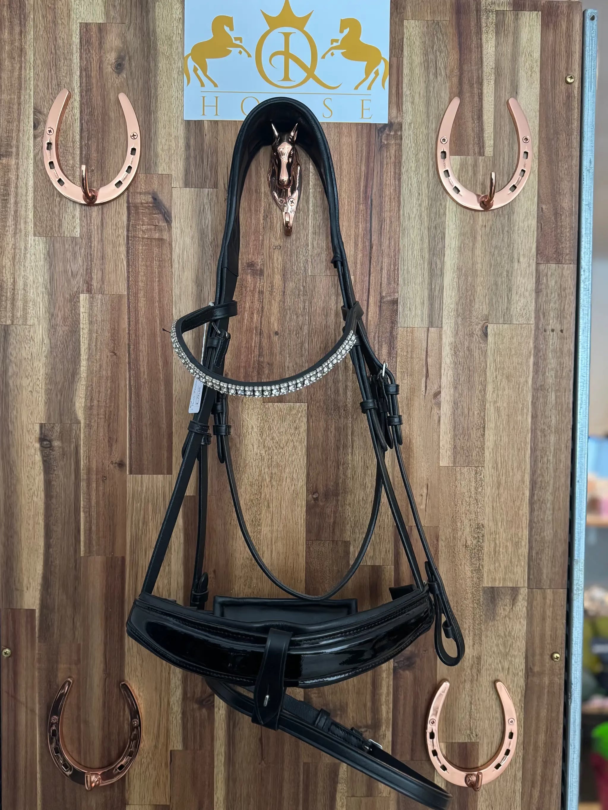 IQ Horse Trensenzaum Fabergé anatomisch, schwarzes Lackleder mit kupferfarbener Hardware und Kristall-Browband