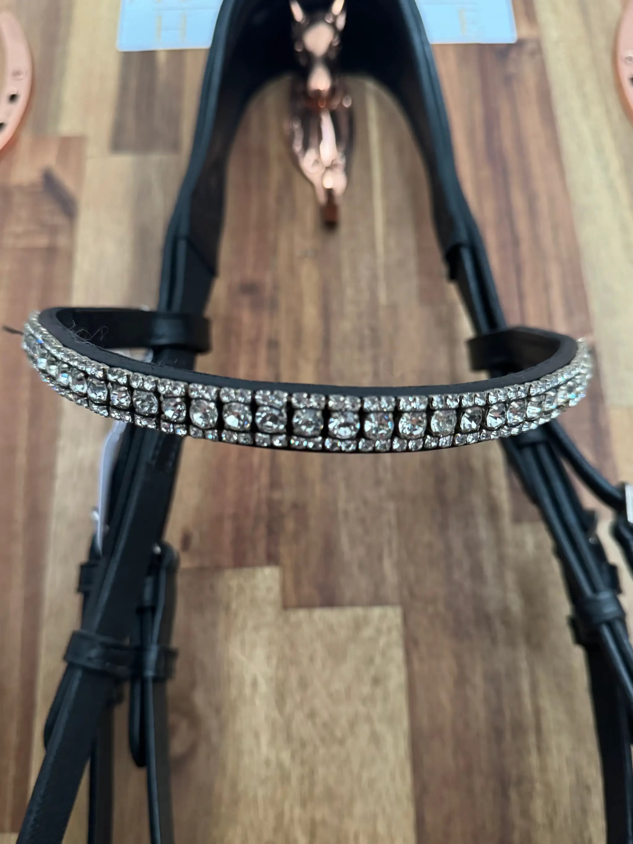 IQ Horse Trensenzaum Fabergé anatomisch, schwarz Lack, Browband mit Kristallsteinen.