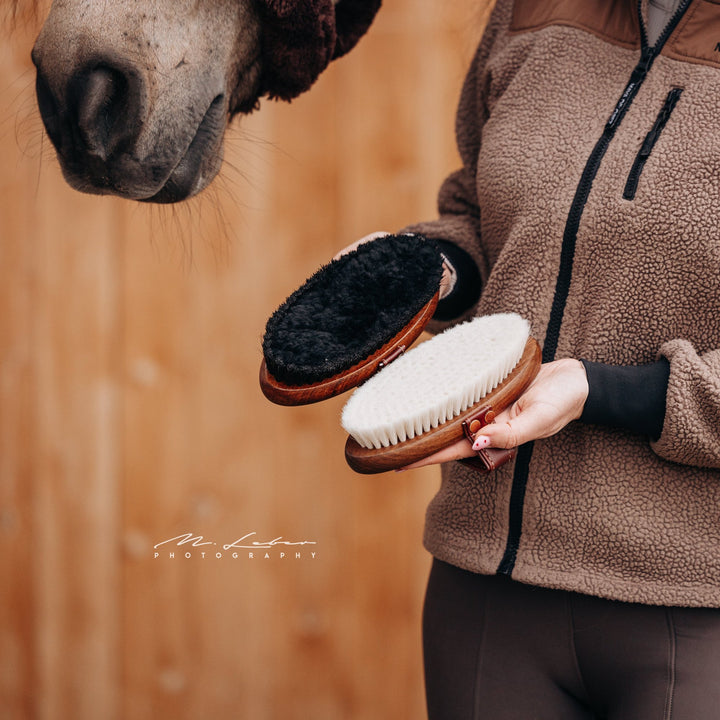 Ziegenhaar-Glanzbürste MO - IQ Horse