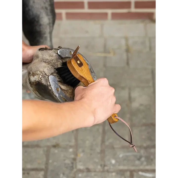 Hufkratzer Artisan Braun