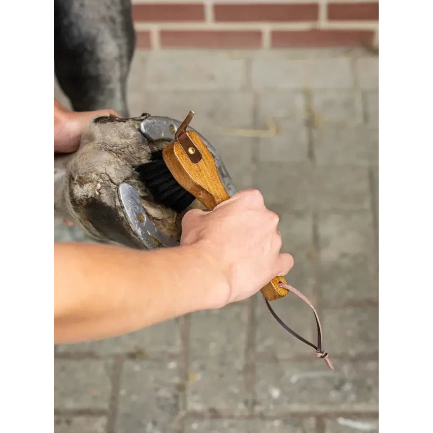 Hufkratzer Artisan Braun