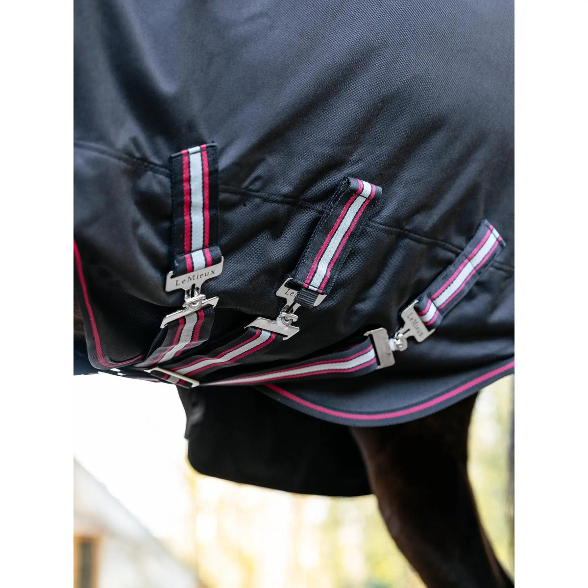 LeMieux - Weidedecke Arika Storm - Tek, 200g, schwarz - IQ Horse