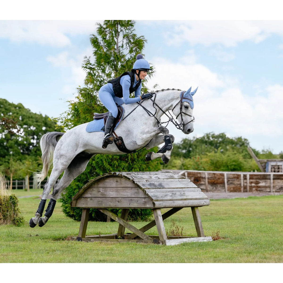 LeMieux Suede Close Contact Schabracke – Springschabracke - IQ Horse