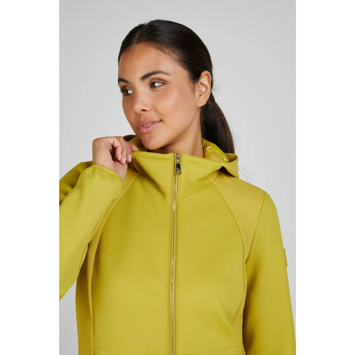 Pikeur TECHJERSEY JACKE 7045 SELECTION 2025, golden olive - IQ Horse